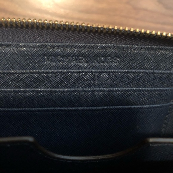 Michael Kors wallet - Picture 5 of 10